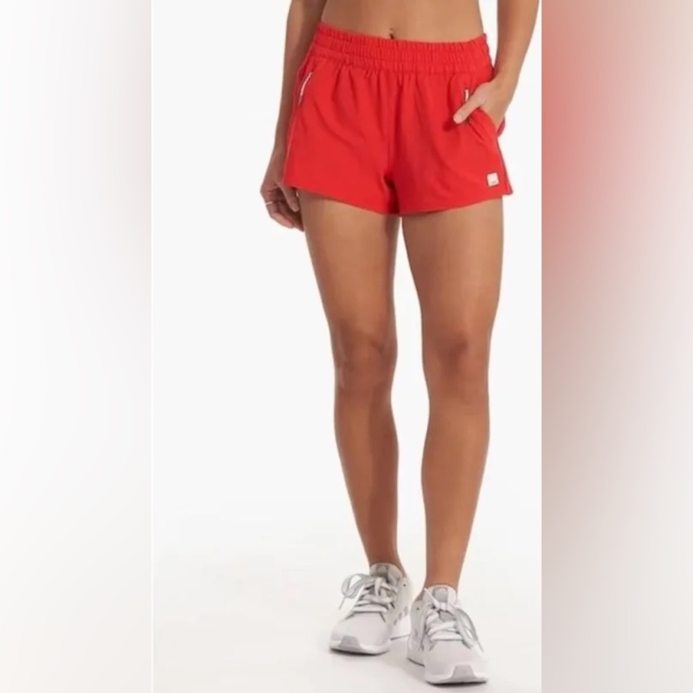 Vuori Dash Short - L - Vermillion